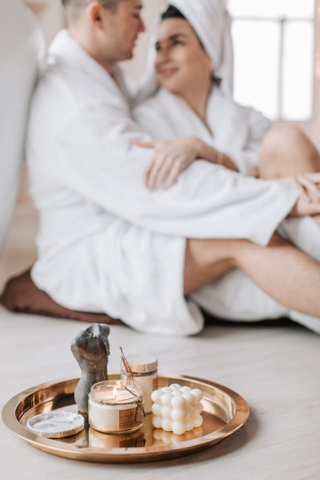 Couple spa package near CP hotels – romantic spa date with candles and aroma oils
