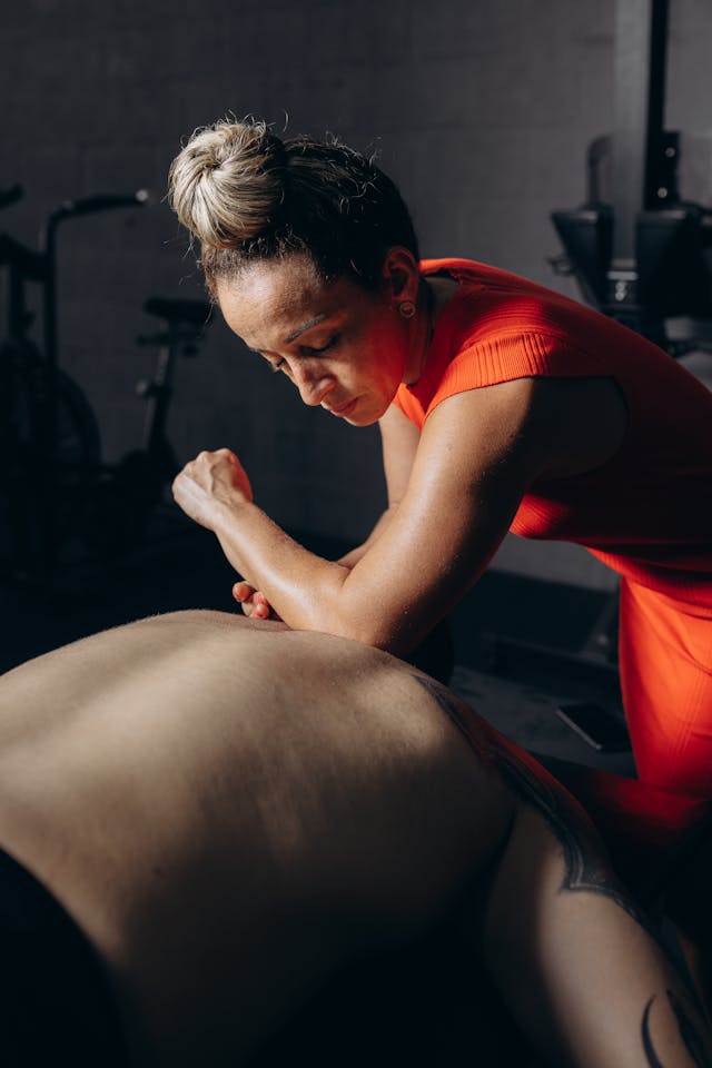 Deep tissue massage in Connaught Place – pain relief and muscle relaxation for professionals