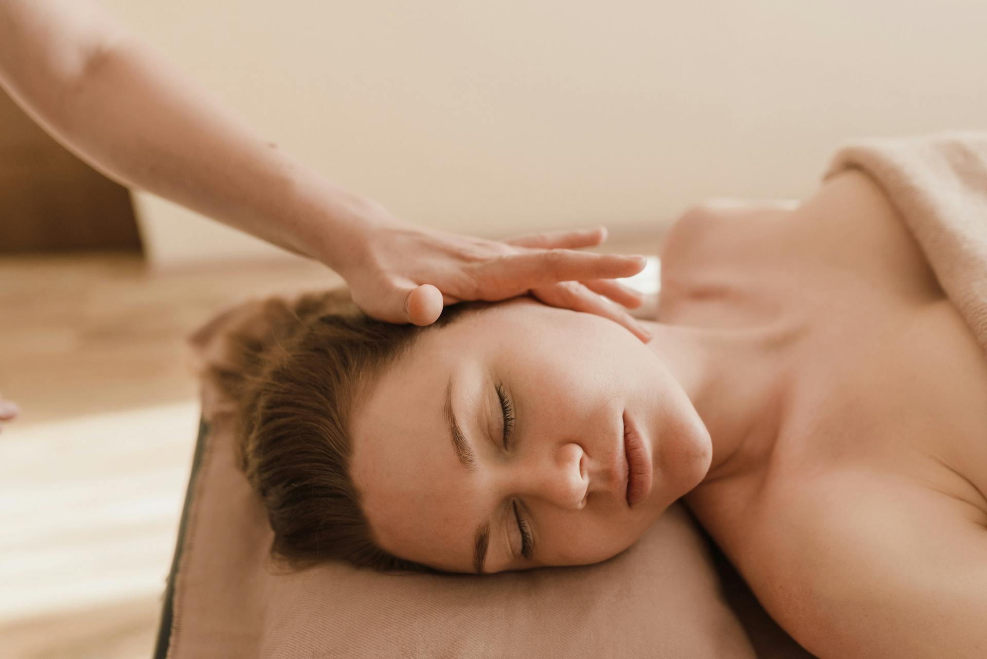 Jet Lag Recovery Massage in Aerocity Spa
